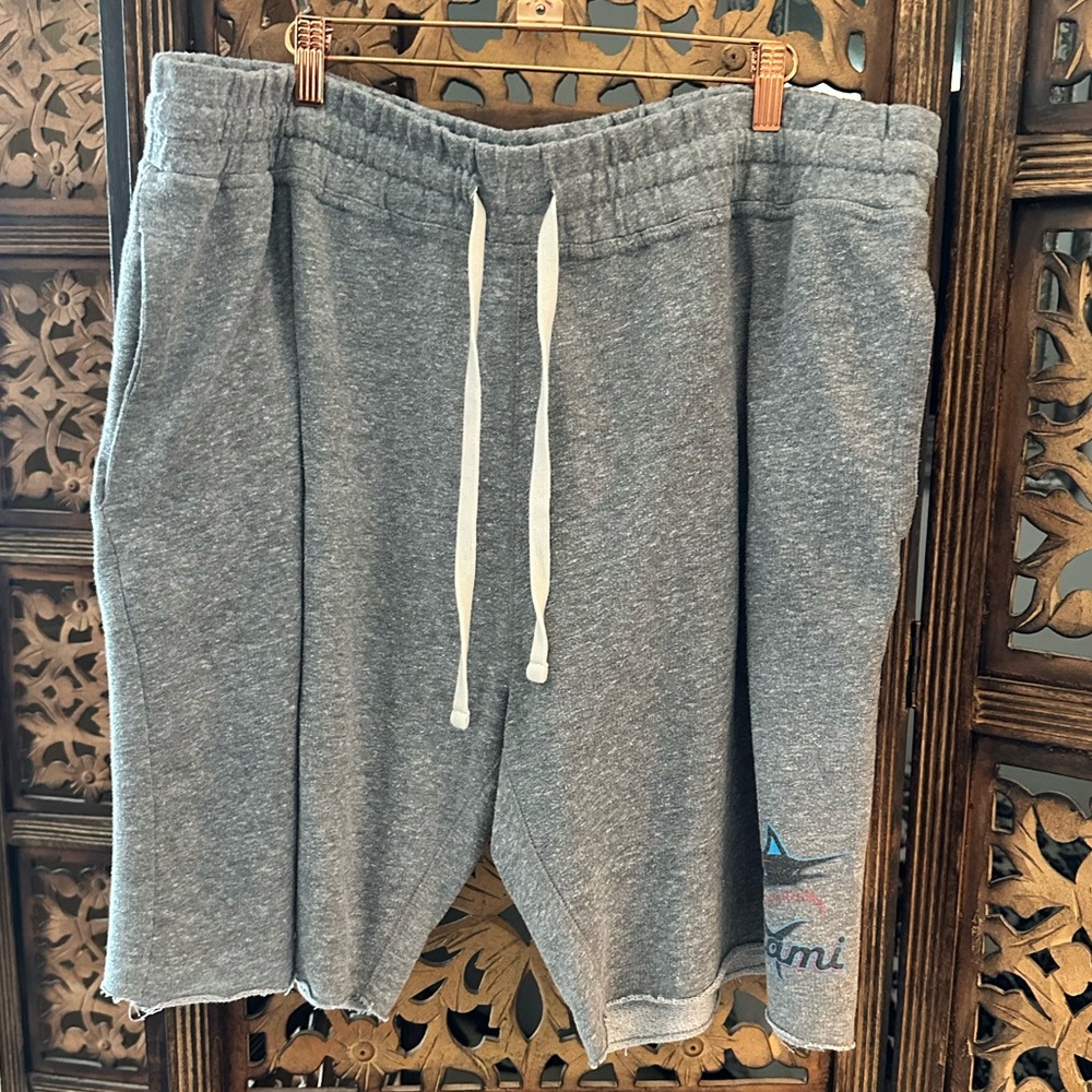 MLB Miami Marlins Gray Logo Pull On Drawstring Fleece / Sweat Athletic Shorts.